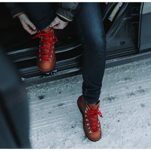 Mens Used Mountain Light Danner Boots
